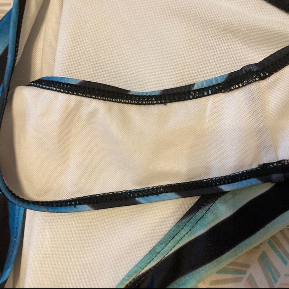 Long-sleeved Geometric Striped Monokini (M) - Picture 3 of 3